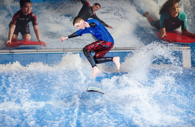 FlowRider – аттракцион для серфинга от компании WhiteWater